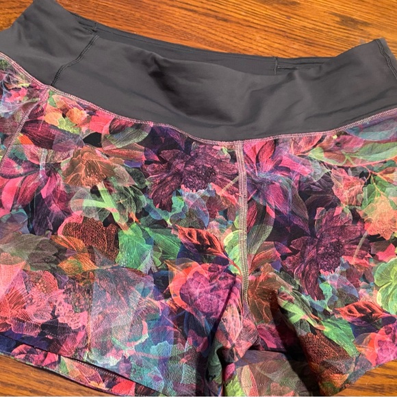 Lululemon Speed Up Floral Women's Shorts - Picture 1 of 4